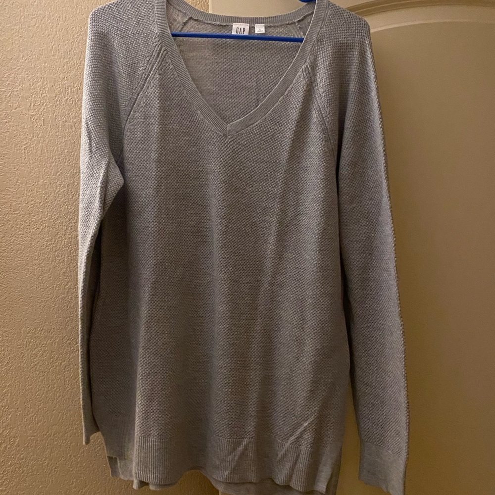 Gap Sweater Size L with split bottom hem